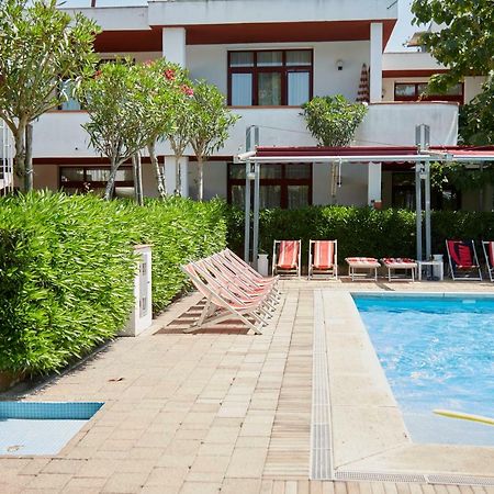 Hotel Residence Key Club モンタルト・ディ・カストロ エクステリア 写真