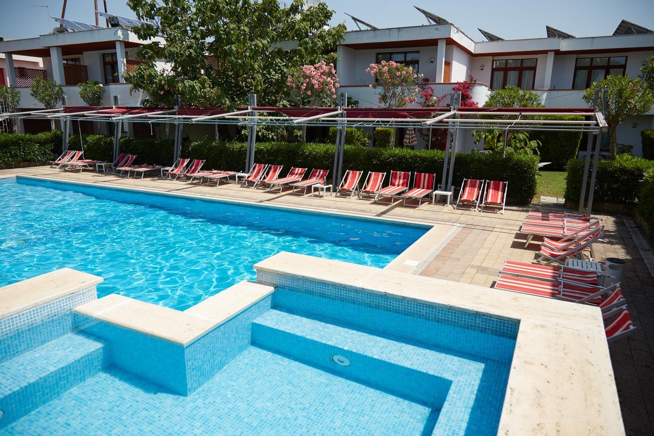 Hotel Residence Key Club モンタルト・ディ・カストロ エクステリア 写真